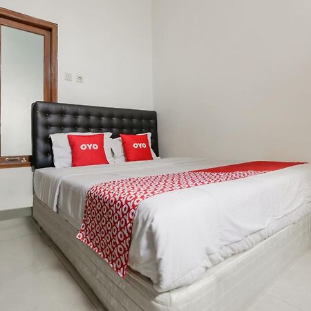 Super Oyo 3838 Tamansari Guest House Surakarta  Luaran gambar
