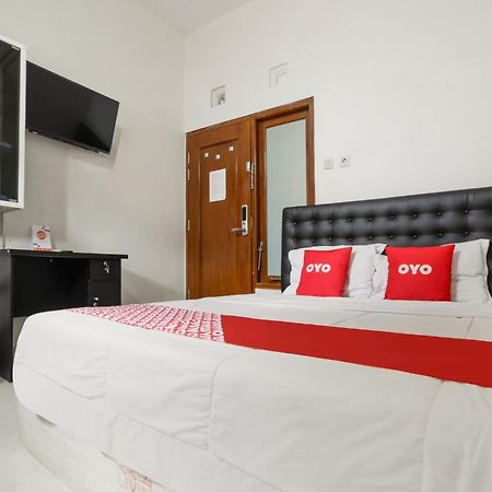 Super Oyo 3838 Tamansari Guest House Surakarta  Luaran gambar