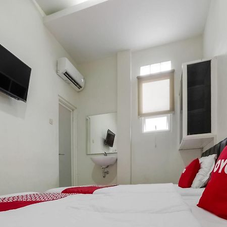 Super Oyo 3838 Tamansari Guest House Surakarta  Luaran gambar