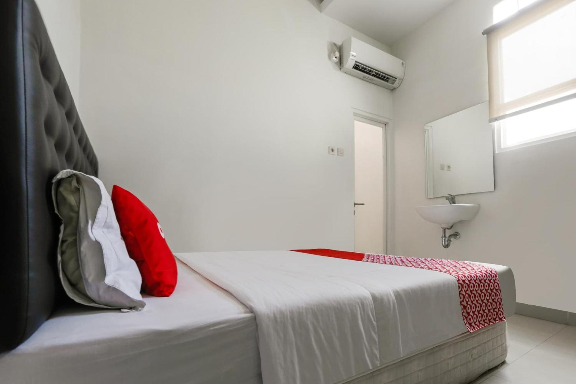 Super Oyo 3838 Tamansari Guest House Surakarta  Luaran gambar