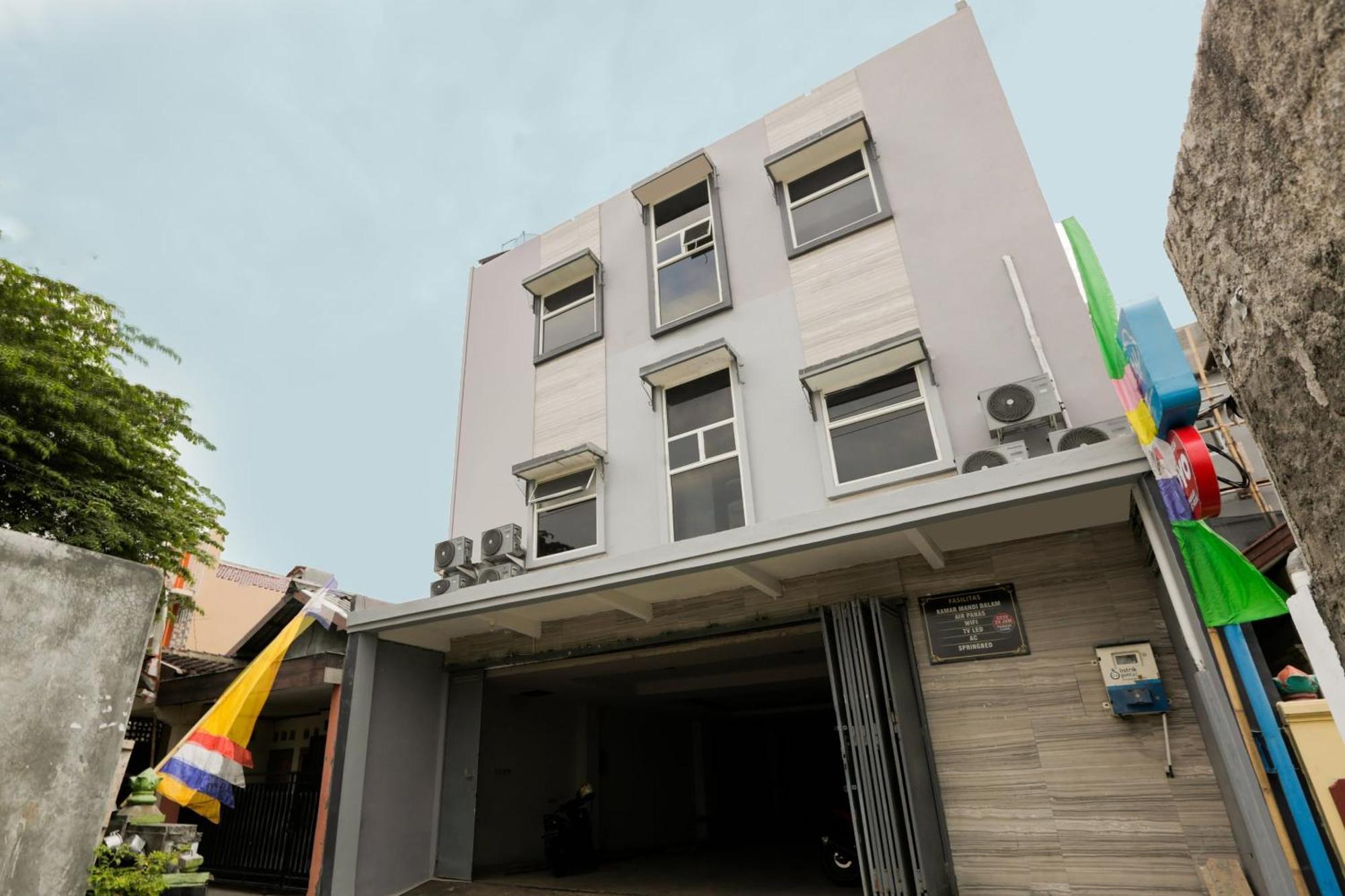 Super Oyo 3838 Tamansari Guest House Surakarta  Luaran gambar