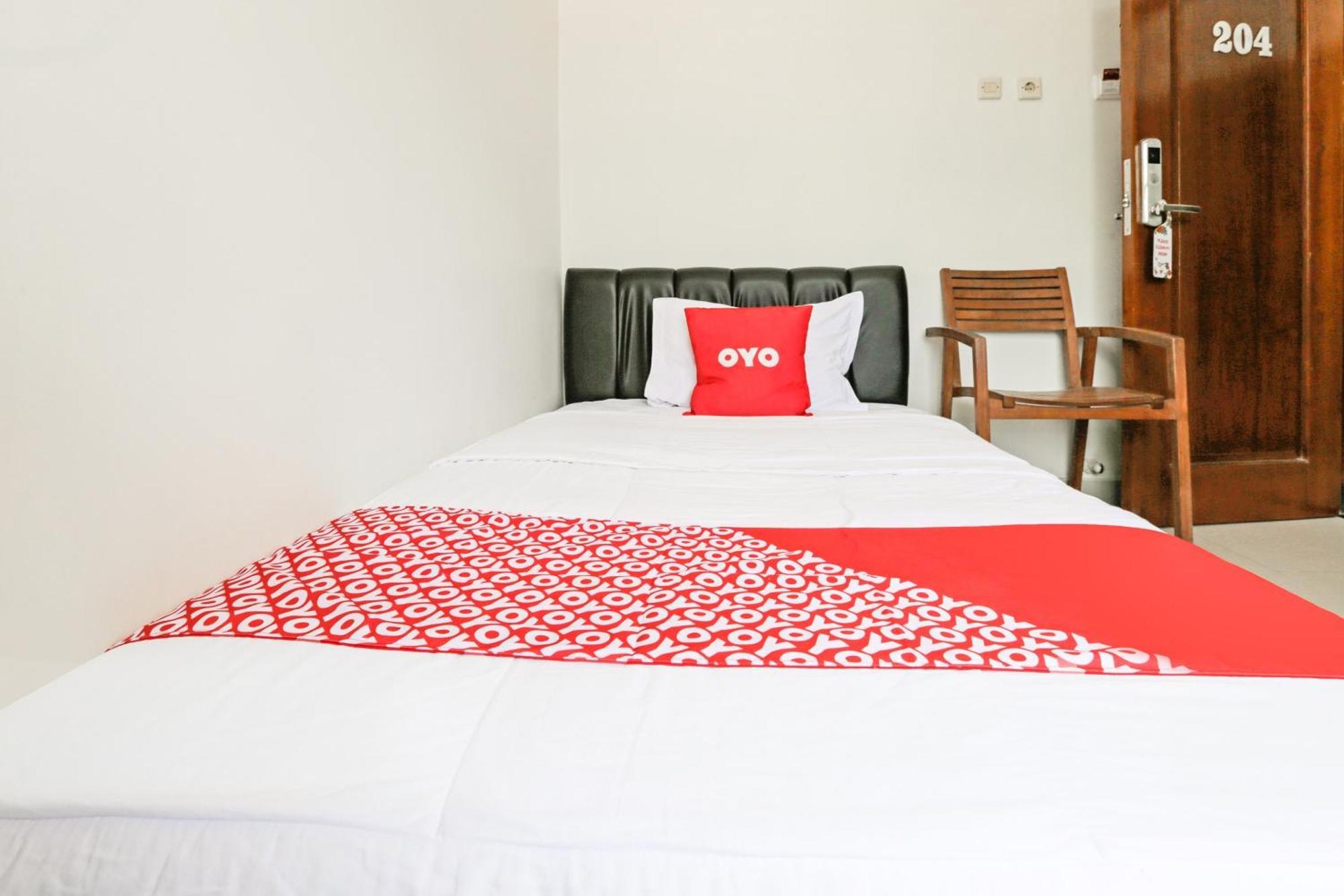 Super Oyo 3838 Tamansari Guest House Surakarta  Luaran gambar